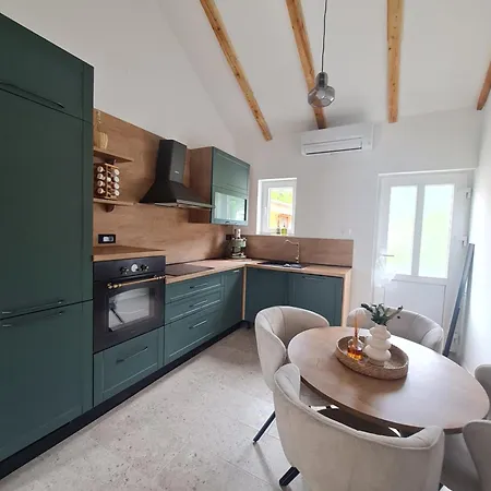 Mellon Apartment *
